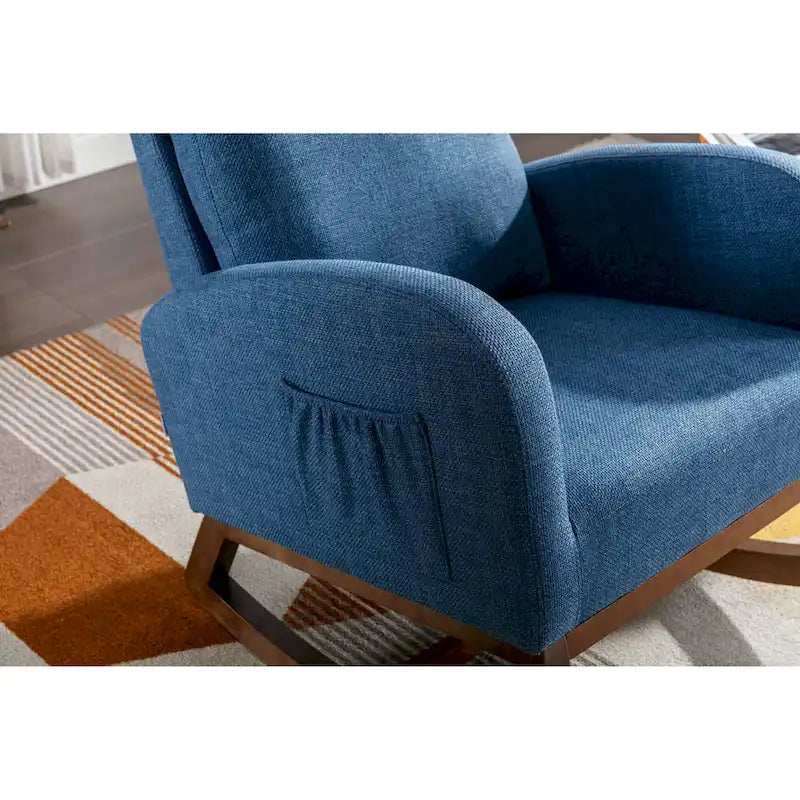 Fauteuil à bascule rembourré Blue 27 avec pieds en bois et pochette latérale pratique