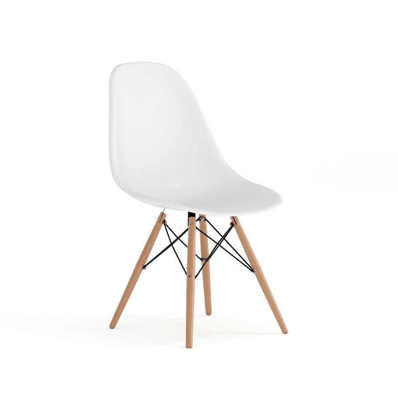 Chaise en plastique avec pieds en bois