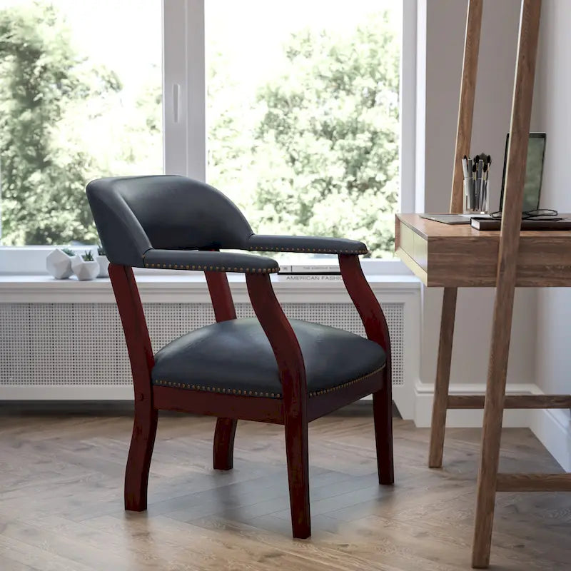Chaise de conférence avec bande cloutée décorative